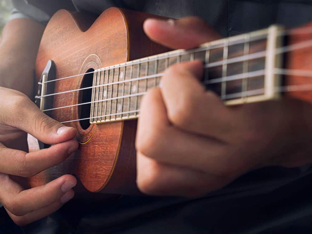 Cara main ukulele deals